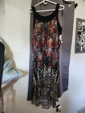 NWT Sleeveless Printed Midi Dress in Black and Red